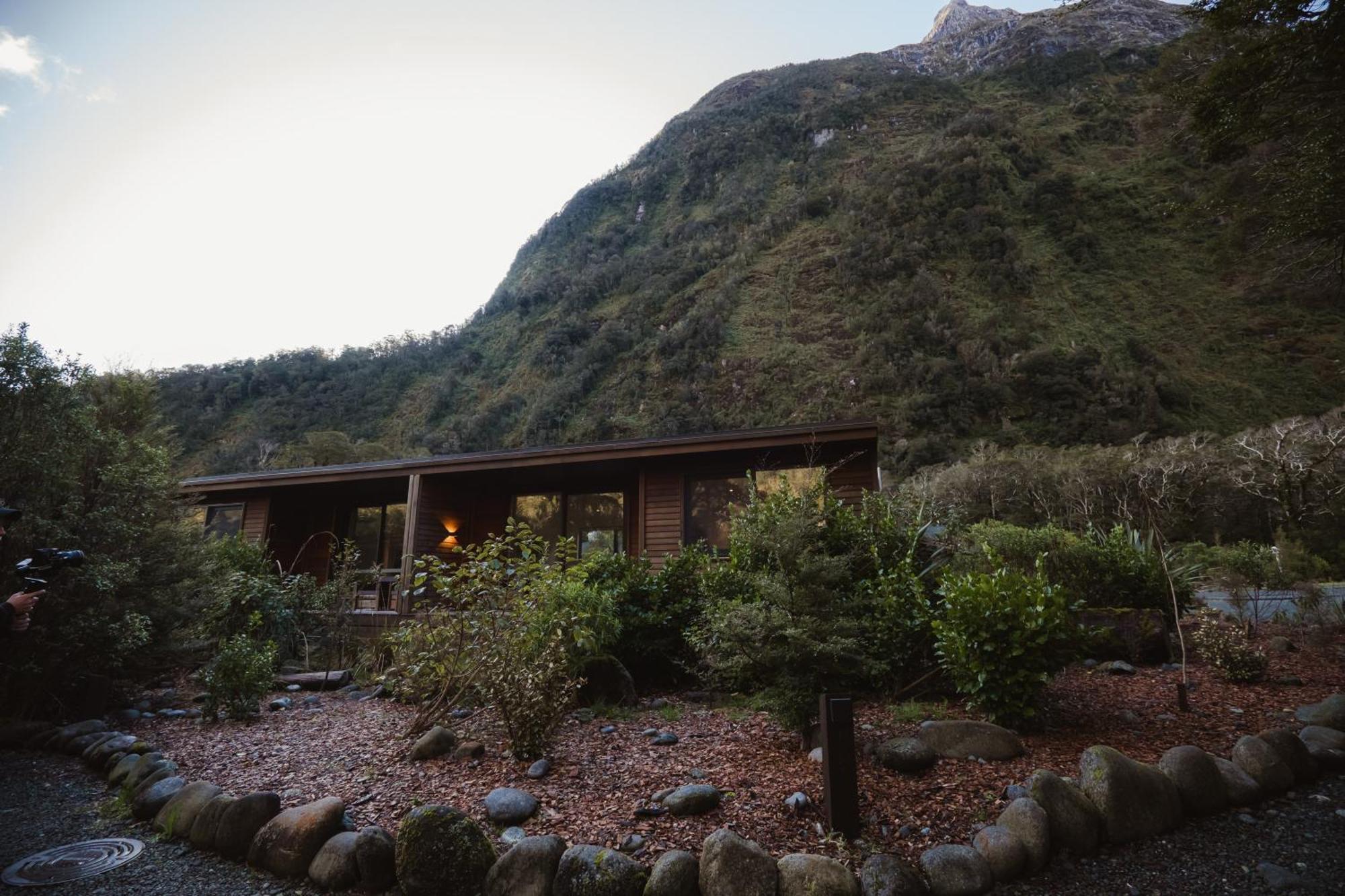 Milford Sound Lodge Экстерьер фото