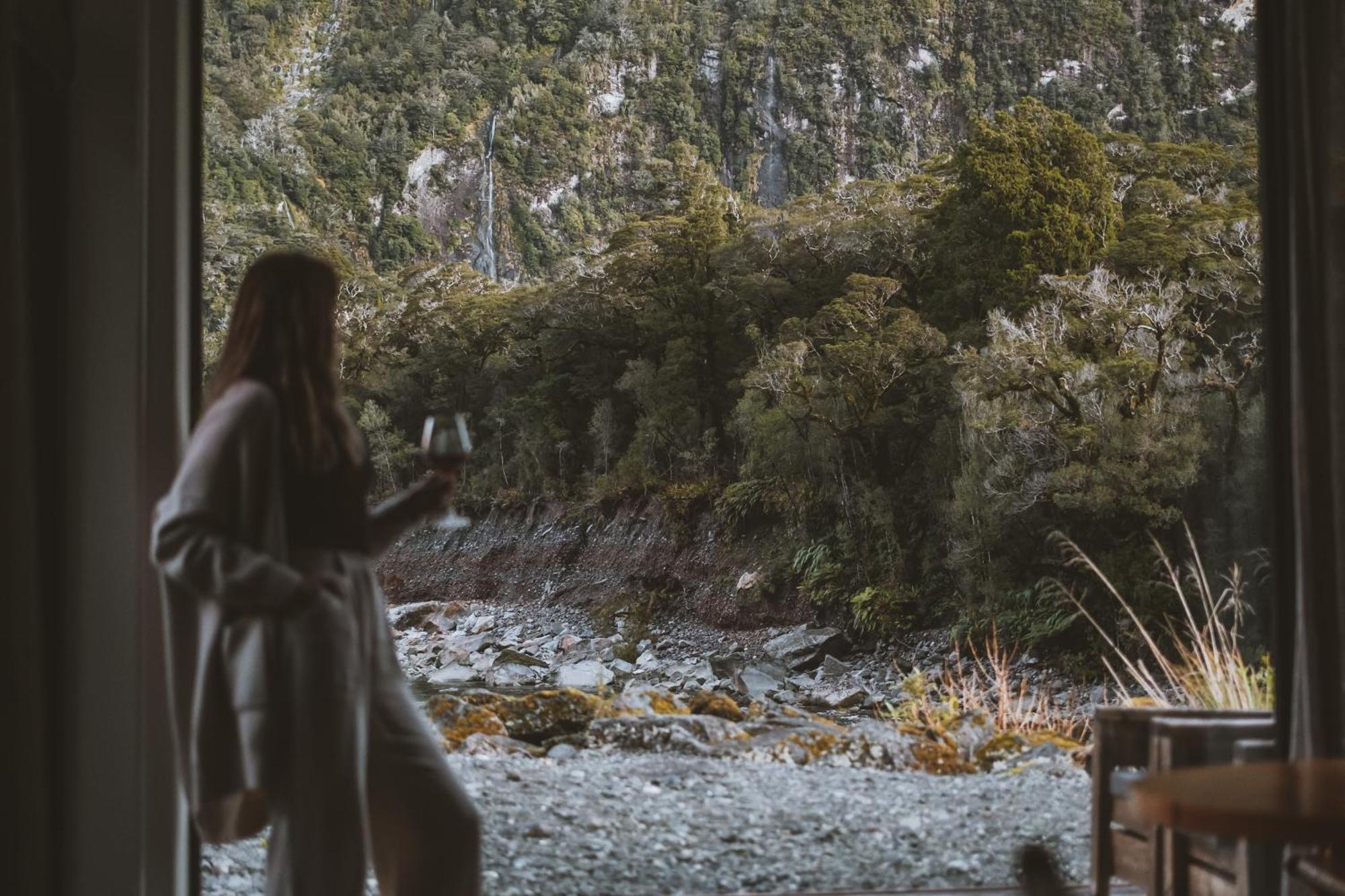 Milford Sound Lodge Экстерьер фото